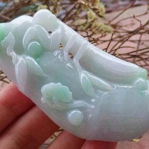 Certified Natural Burma A Jade jadeite Praying Mantis Bat Pendant Necklace